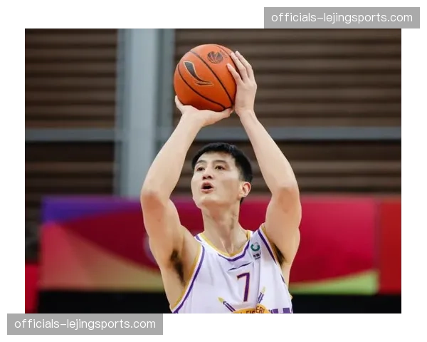 北控俞长栋前场篮板，二次进攻机会转化为关键得分